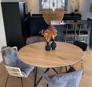 ronde eikenhouten eettafel