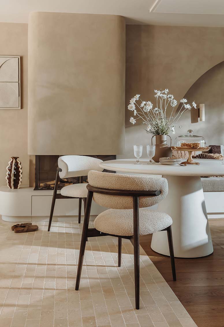 eetkamerstoelen en tafel