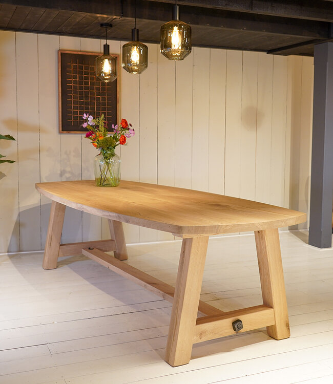 grove houten eettafel
