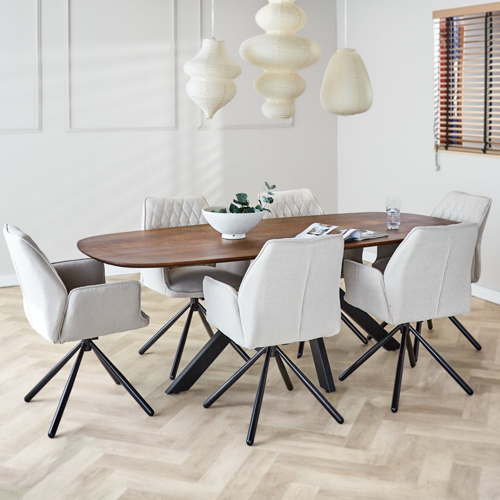 tafel en stoelen